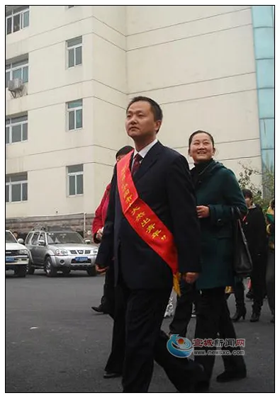 公司总经理边玉福喜获第二届“宁国市十大杰出青年”殊荣 公司总经理边玉福喜获第二届“宁国市十大杰出青年”殊荣
