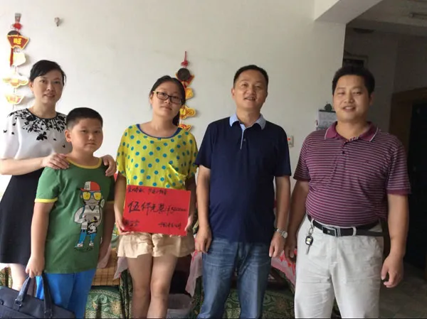 爱心奉献 圆梦学子 Love and Dedication, Achieving Dreams for Students