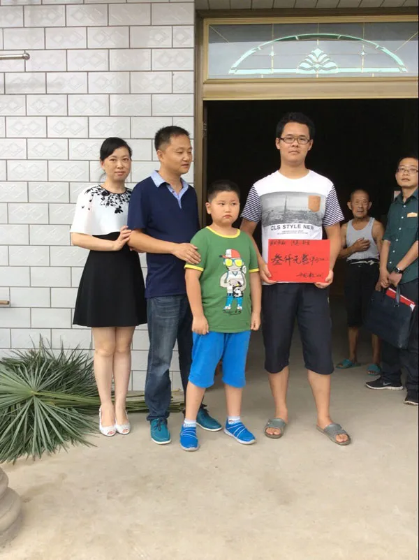 爱心奉献 圆梦学子 Love and Dedication, Achieving Dreams for Students