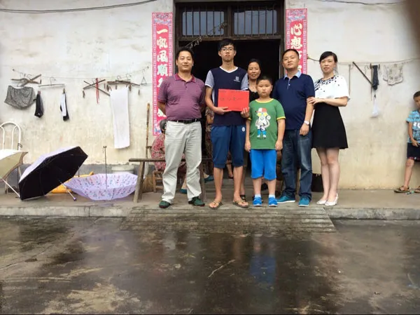 爱心奉献 圆梦学子 Love and Dedication, Achieving Dreams for Students