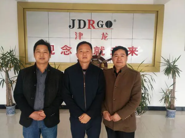 Core members of the invention team for ceramic wear-resistant balls for cement have officially joine