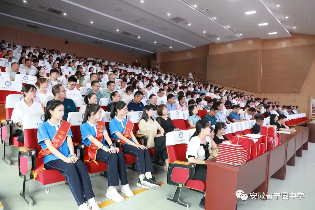 Once again, the most beautiful peach and plum fragrance can be seen in orange yellow and green - Jinlong Industry donates educational incentive funds to Ningguo Middle School