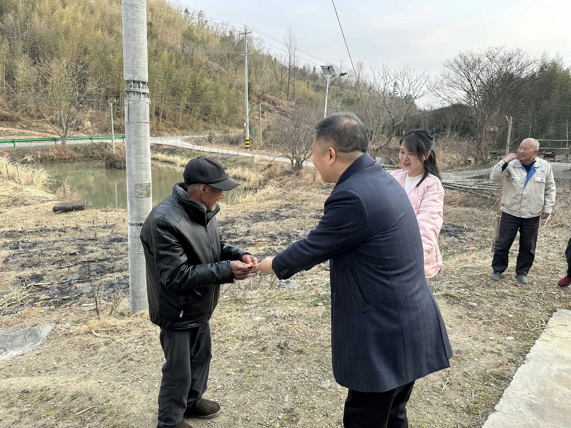 爱心善举暖人心 爱心善举暖人心